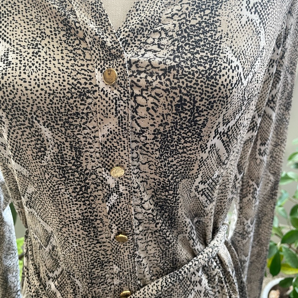 Banana Republic woman’s dress in size M in gently used condition - Picture 4 of 4